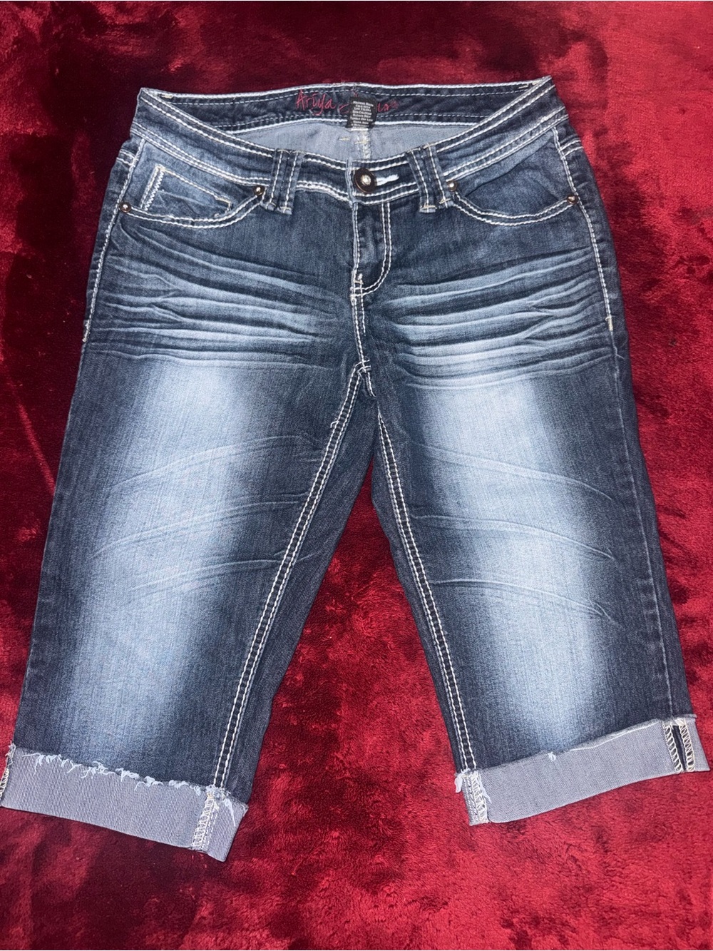 Ariya Jeans Denim Capris Blue Cuffed Embroidered Pockets 7/8